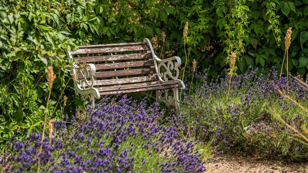 English garden seat example