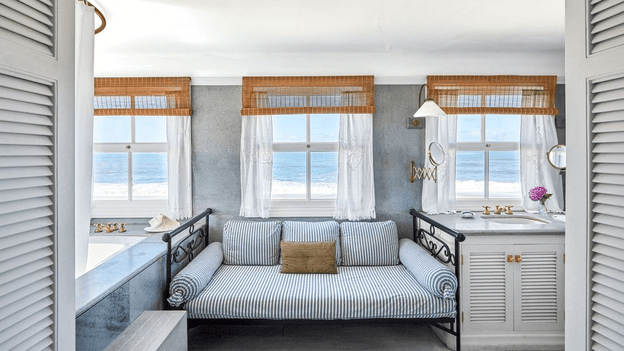 bathroom with lounge area